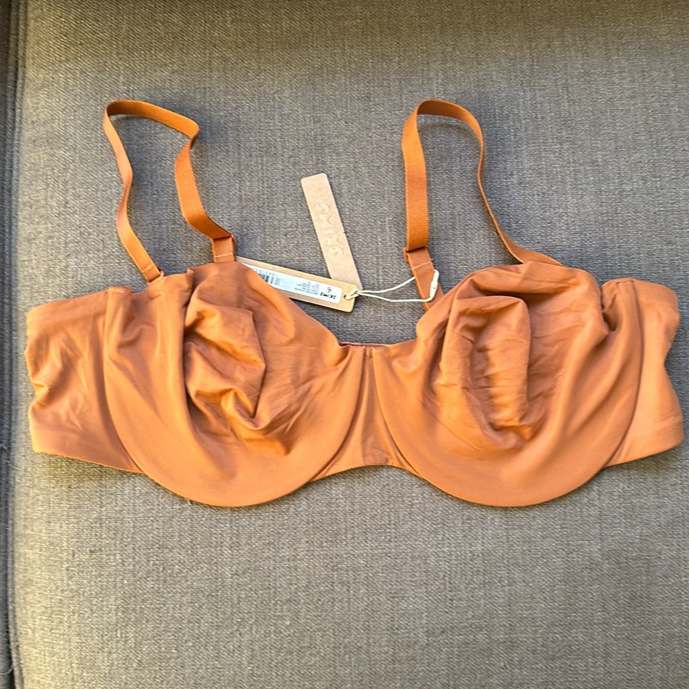 NWT SKIMS - 44C smoothing intimates color- bronze